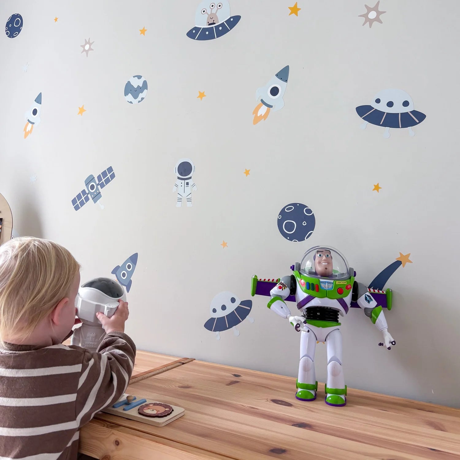 Blue Planets Kid’s Wall Decal DW7. Space Decals
